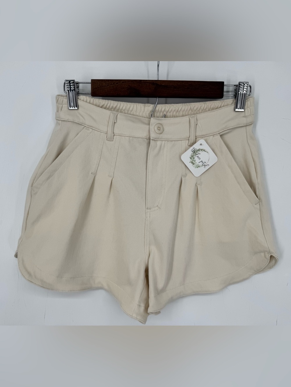 Rae Mode High-Waist Pleated Cream Stretchy Small Shorts Quiet Luxury Coastal NWT